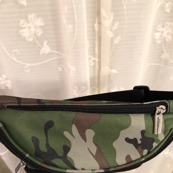 nwot camo fanny pack - Picture 5 of 5